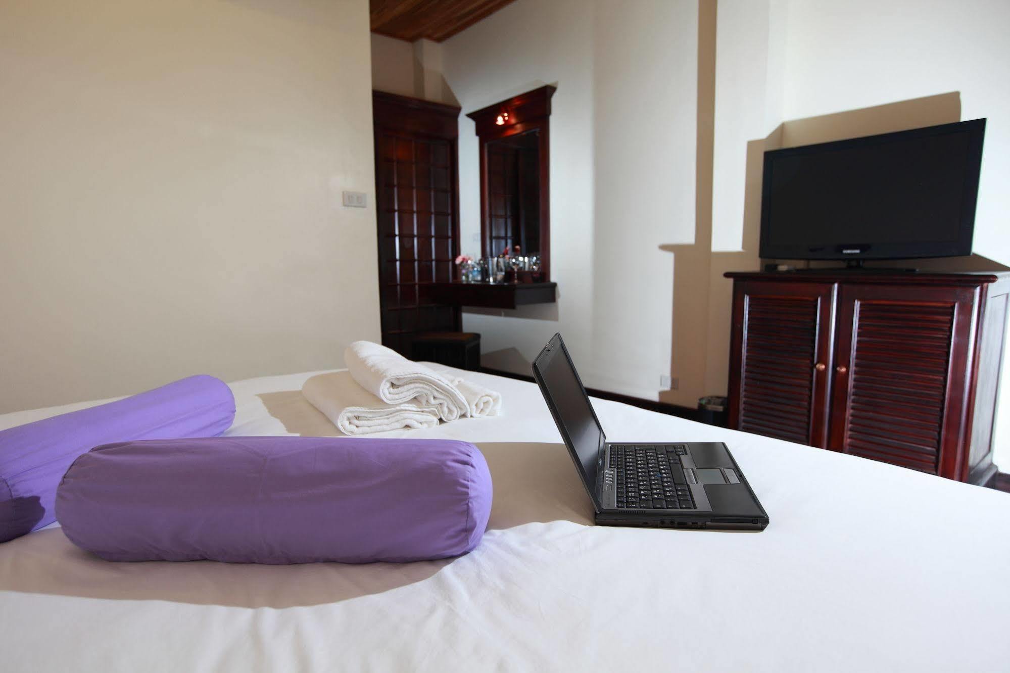 Seasons Riverside Hotel Vientiane Exterior foto