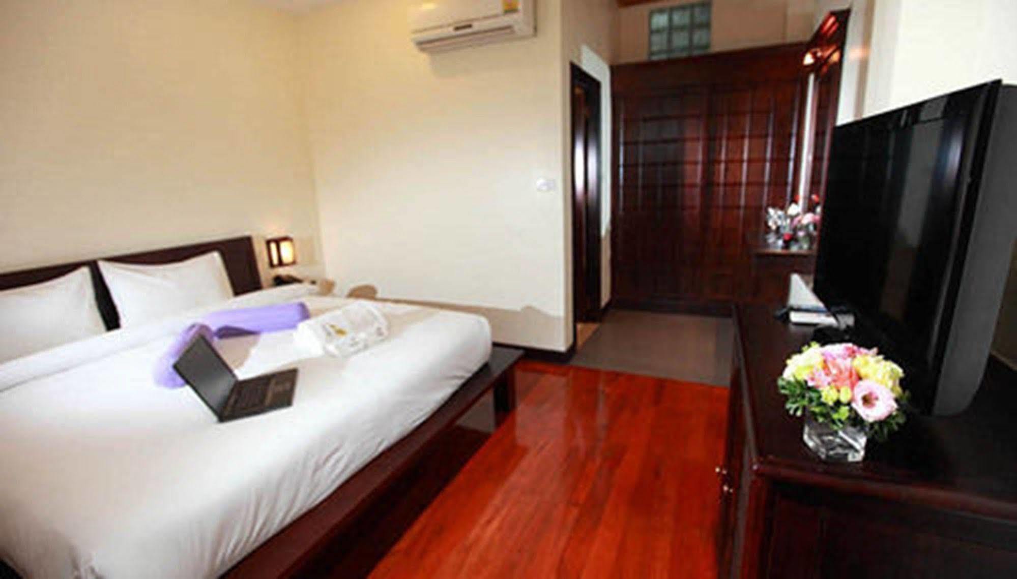 Seasons Riverside Hotel Vientiane Exterior foto