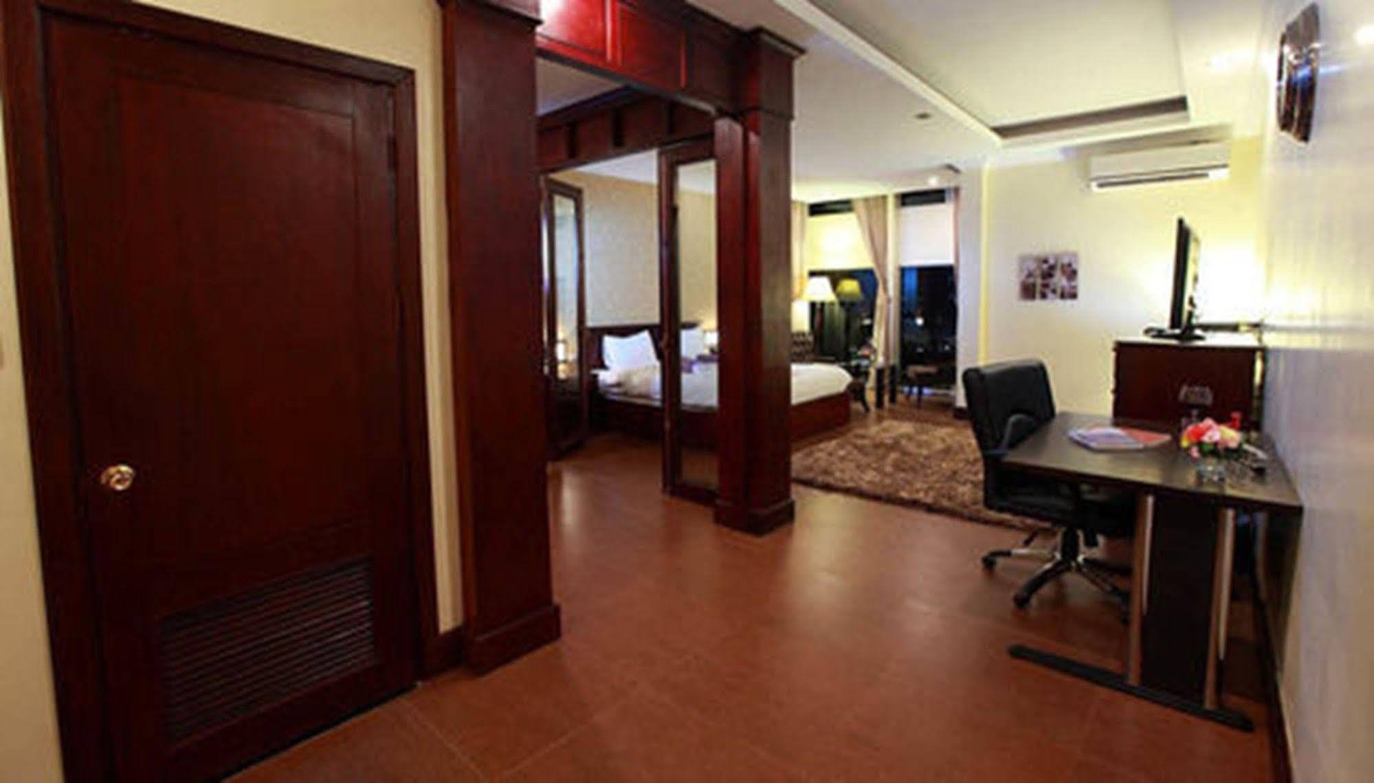 Seasons Riverside Hotel Vientiane Exterior foto